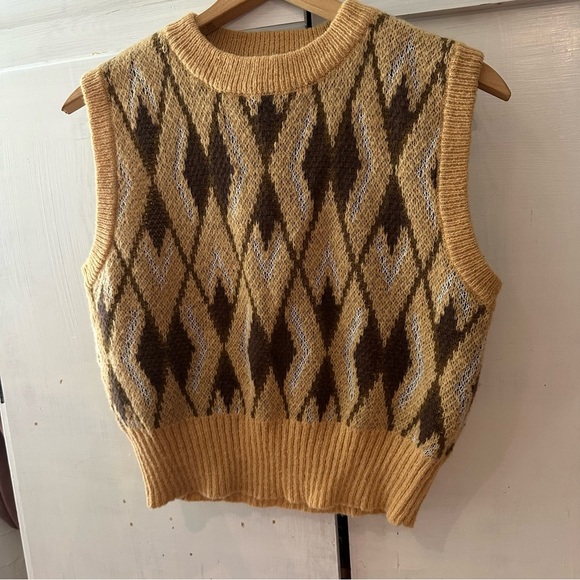 Brown and Tan Argyle Knit Sweater Vest • Size: XL - Picture 9 of 14